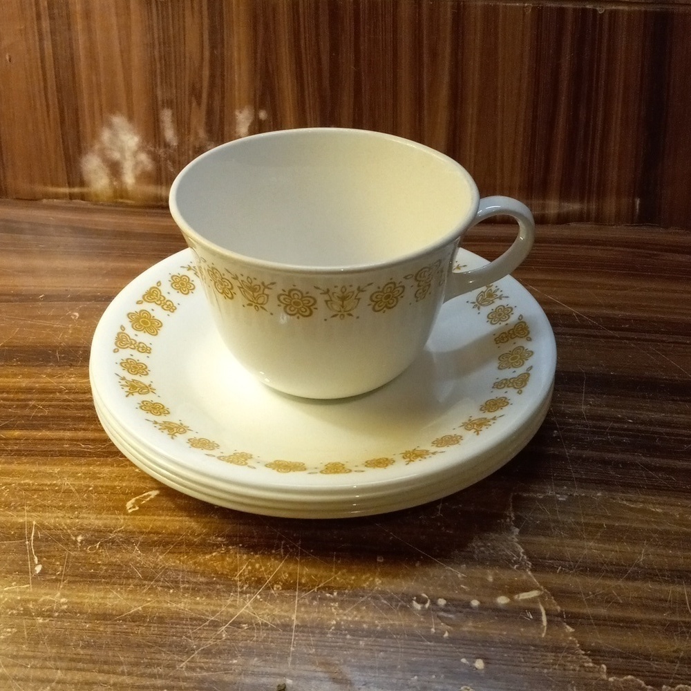 Vintage Corelle Corning Butterfly Gold cup and 4 saucers